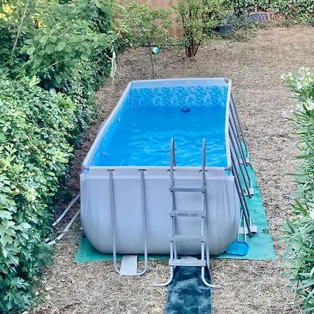 Family With A Pool Feriehus
